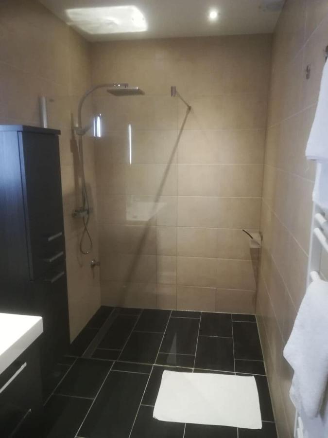 Zentral Gelegene, Sehr Ruhige Und Helle Wohnung Graz Bagian luar foto
