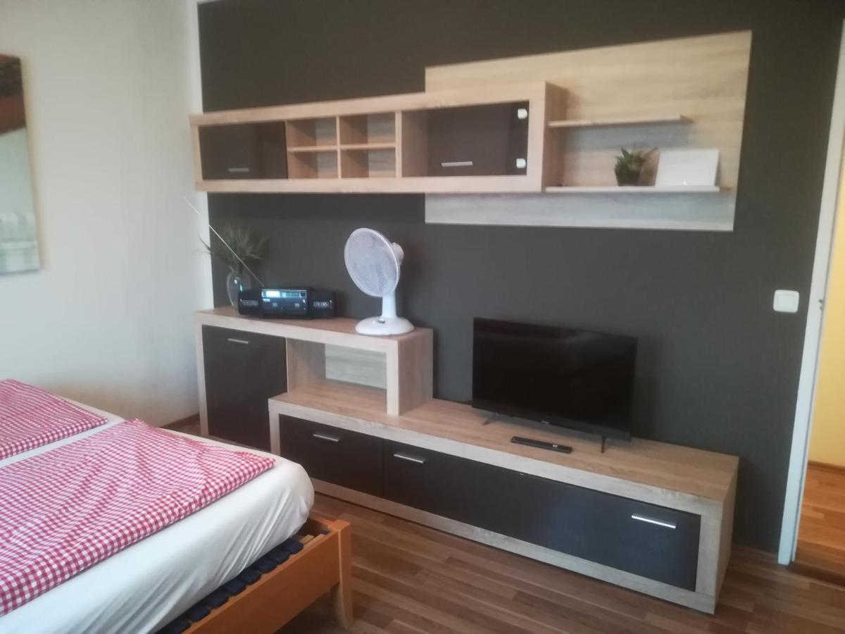 Zentral Gelegene, Sehr Ruhige Und Helle Wohnung Graz Bagian luar foto