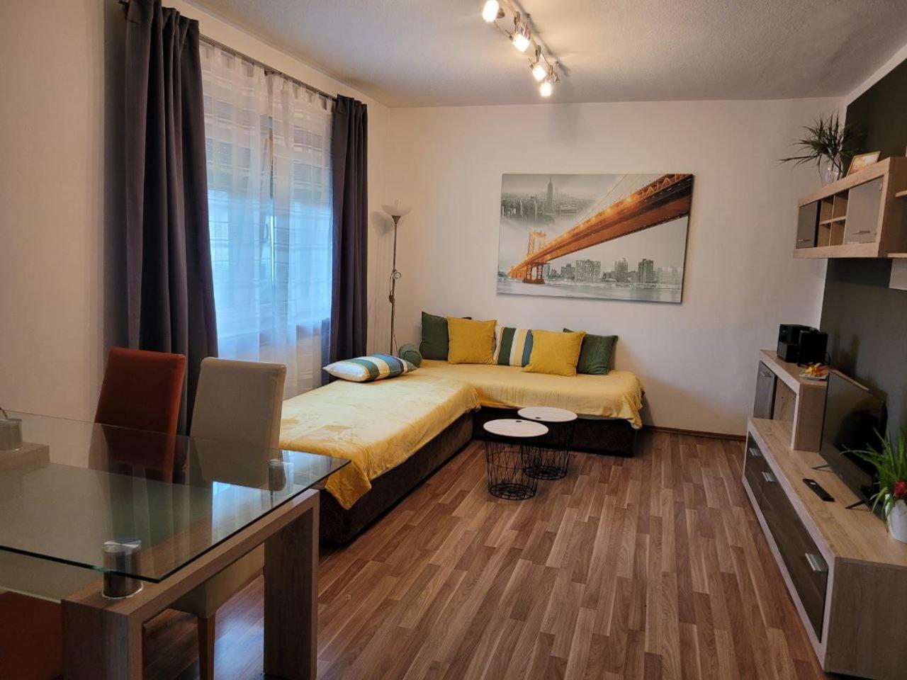 Zentral Gelegene, Sehr Ruhige Und Helle Wohnung Graz Bagian luar foto